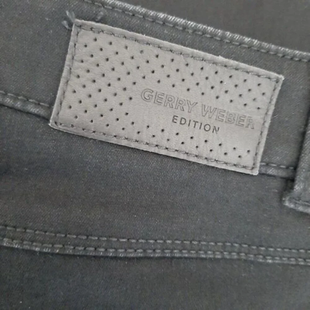 GERRY WEBER Roxy Perfect Fit Black Stretch Crop Jeans Sz 26 - Picture 8 of 10